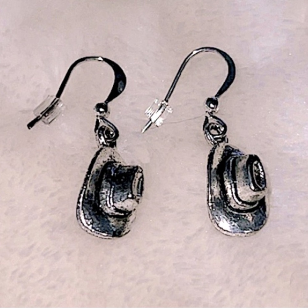 NEW 🤠 RUSTIC SILVER 1/2” DANGLING COWBOY/COWGIRL HAT EARRINGS w/CLEAR BACKINGS - Picture 4 of 7